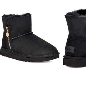 New in box Ugg’s mini boot